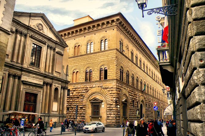 The Medicis: The Movie, The Family, The Palace! - Meeting Point and Accessibility