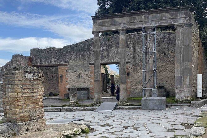 The Rise, Fall, and Rediscovery of Pompeii: A Self-Guided Tour - Exploring Pompeii on Your Terms
