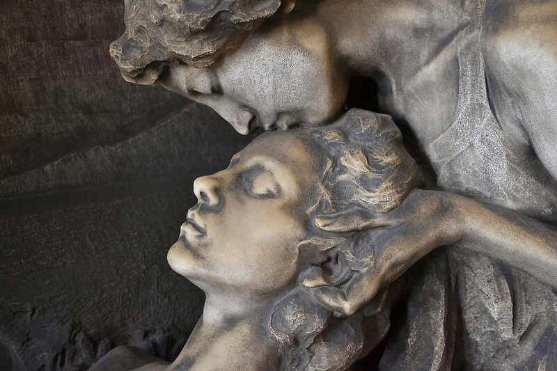 The secret of finality  a silent cemetery tour - Key Points
