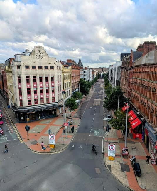 The Story of Belfast: walking tour with a local guide - Exploring Belfast’s Architectural Splendor
