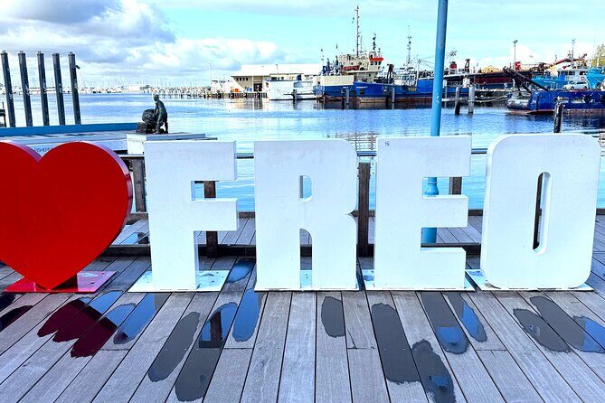 The Swan River Colony: A Self-Guided Tour of Fremantle - An introduction to Fremantle through the eyes of history and architecture