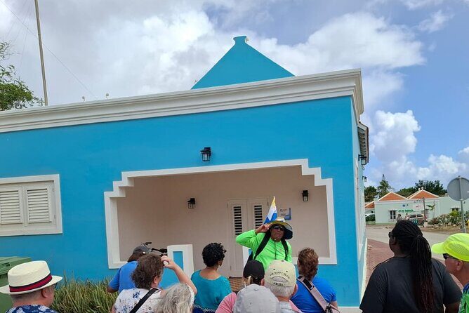 The True Dushi Lokal Experience is just two feet away. - Why This Tour Works