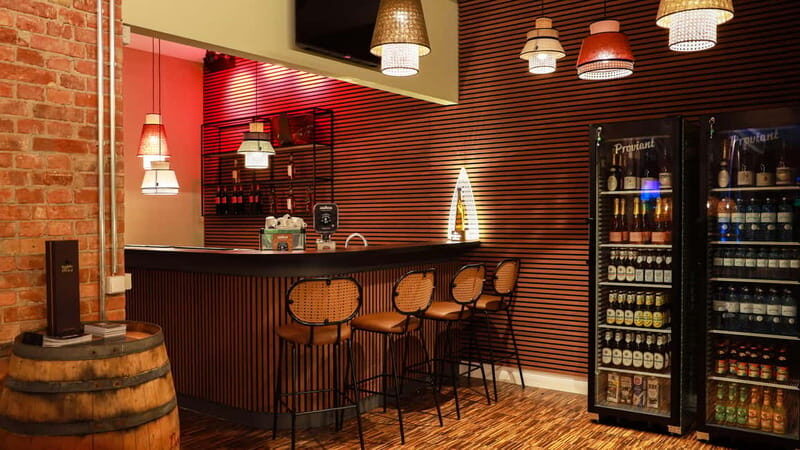 The Ultimate Berlin Golf Bar for Groups, Games & Good Times - An Introduction to EvoGolf: Berlin’s Modern Golf Lounge