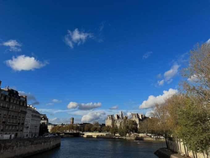 The Vibrant City Center. Le Marais. - Ask Away