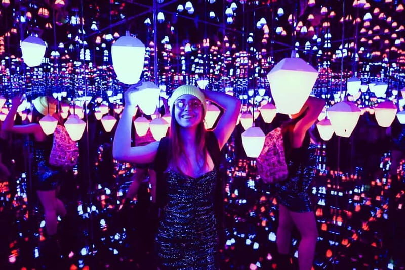 Thessaloniki:Selfie Museum, a 60-minute immersive experience - Accessibility and Practical Considerations