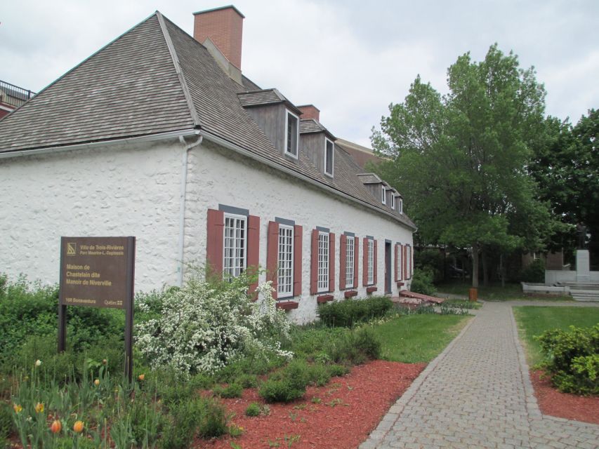 Three Rivers Self-Guided Walking Tour & Scavenger Hunt - Exploring Local History