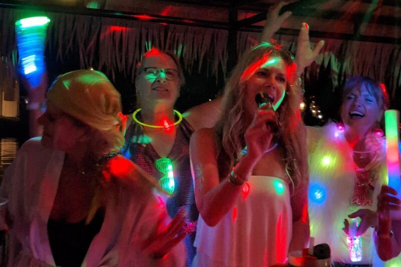 Tiki Pub Glow Party Cruise (Adults only) - Who Is This Tour Best For?