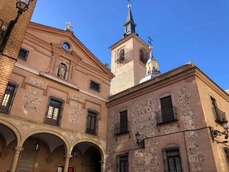 Time Travelers Stroll From The Hapsburgs to The Bourbons - Inclusions