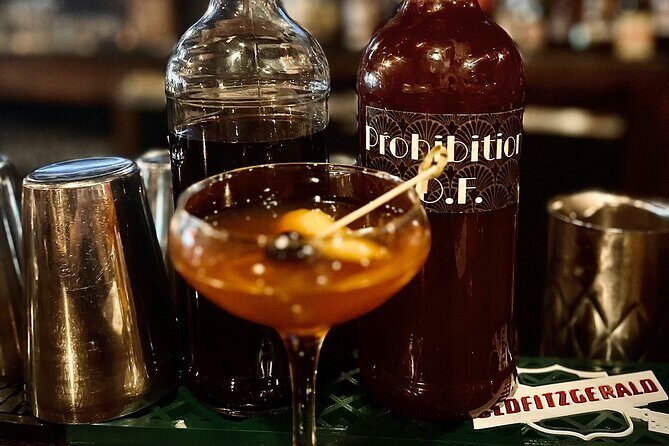 Tipsy History: The Happy Hour Historical Pub Crawl of Annapolis - A Deep Dive into the Annapolis Pub Crawl Experience