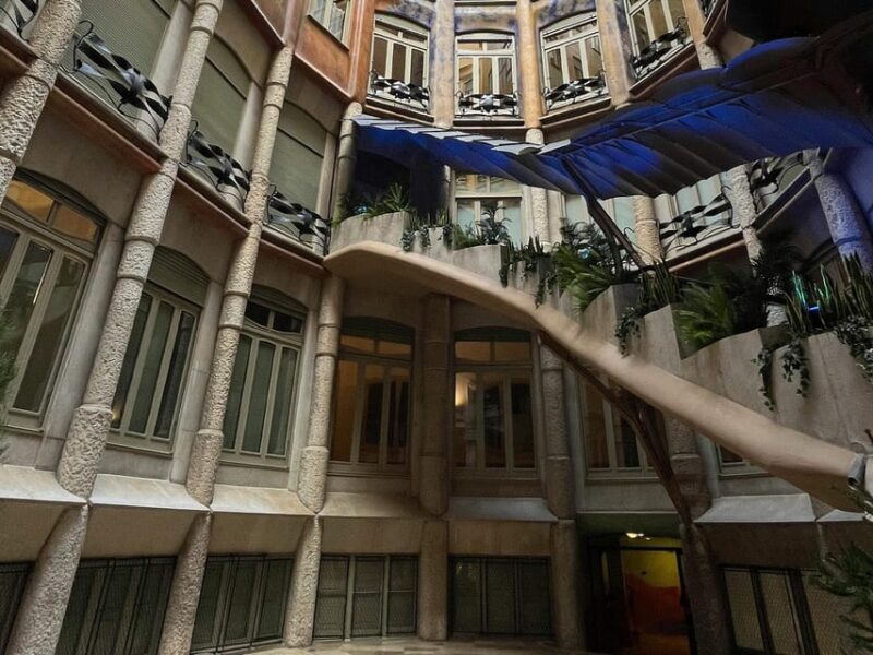 Tiquets & Tour Guide: Lights and Shadows of the Casa Milà - Antoni Gaudí - Barcelona - The Architecture of Casa Milà