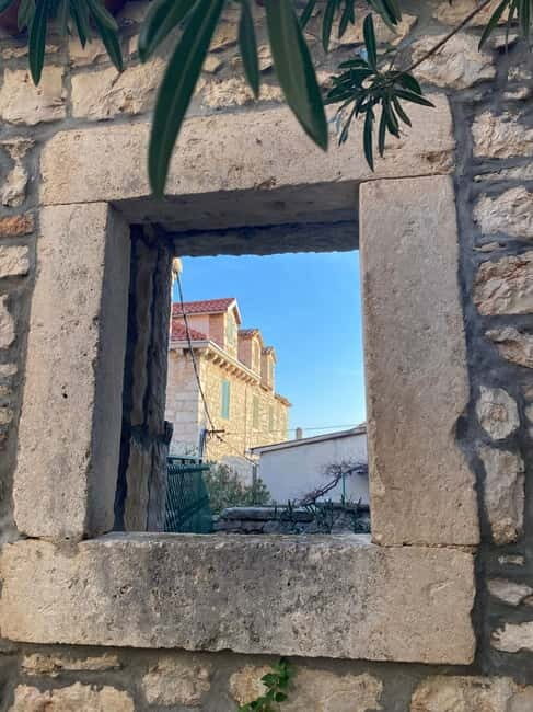 Tisno: Tour of the town with churches and palaces - Who Should Consider This Tour? 