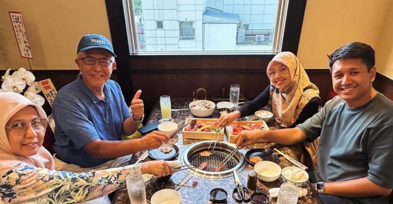 Tokyo : Halal Muslim's Friendly Food Tour With Guide&Sweets - Experience Premium Wagyu