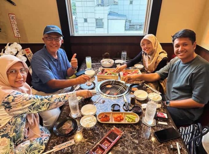 Tokyo : Halal Muslim's Friendly Food Tour With Guide&Sweets - Booking and Cancellation Policy