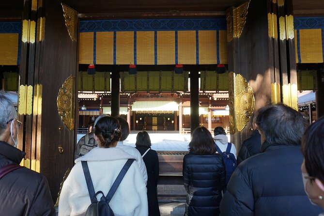 Tokyo: Harajuku From Meiji Shrine to Shibuya Crossing - Experiencing the Energetic Shibuya Crossing