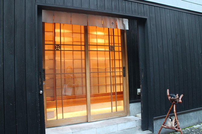 Tokyo Highlights, Korakuen Garden, Kagurazaka Backstreet Walking - Meeting and Pickup