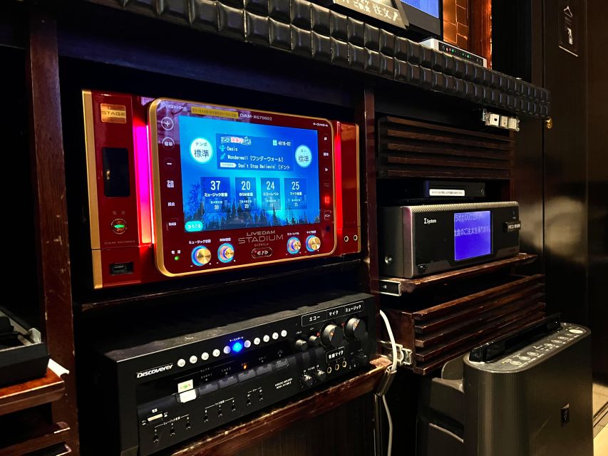 Tokyo: Karaoke Party in Ikebukuro With a Drink - Singing to Over 1.9 Million Songs