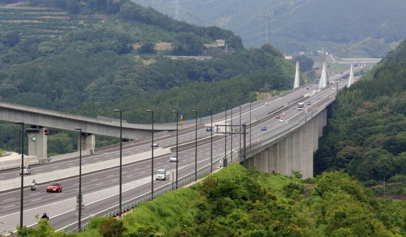 Tokyo: Private Luxury Car Transfer To/From Kobe. (One Way) - Key Points