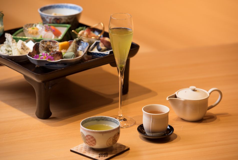 Tokyo: Traditional Performing Arts Show With Lunch/ Dinner - Historic Dishware and Trays