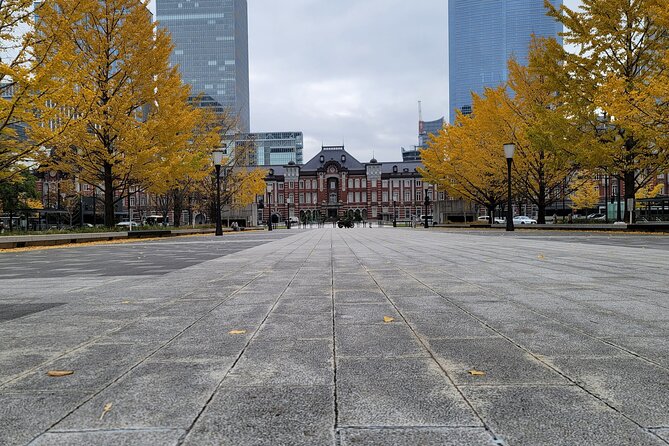 Tokyos Imperial Palace & Nihonbashi Tour - Exploring the Imperial Palace
