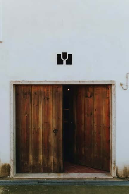 Tomar: Learn About Winemaking with a Tasting - Discovering Margaval Vinhos: A Personal Touch in Winemaking