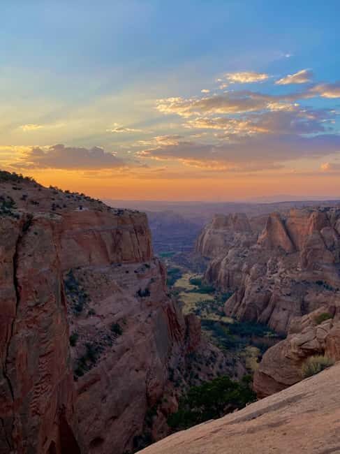 Tonalea: Guided Eggshell Arch Hike w/ Day or Sunset Options - Key Points