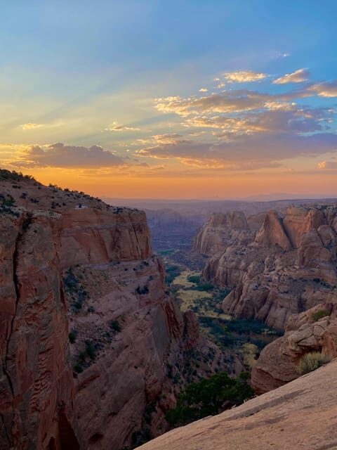 Tonalea: Guided Eggshell Arch Hike w/ Day or Sunset Options - FAQs