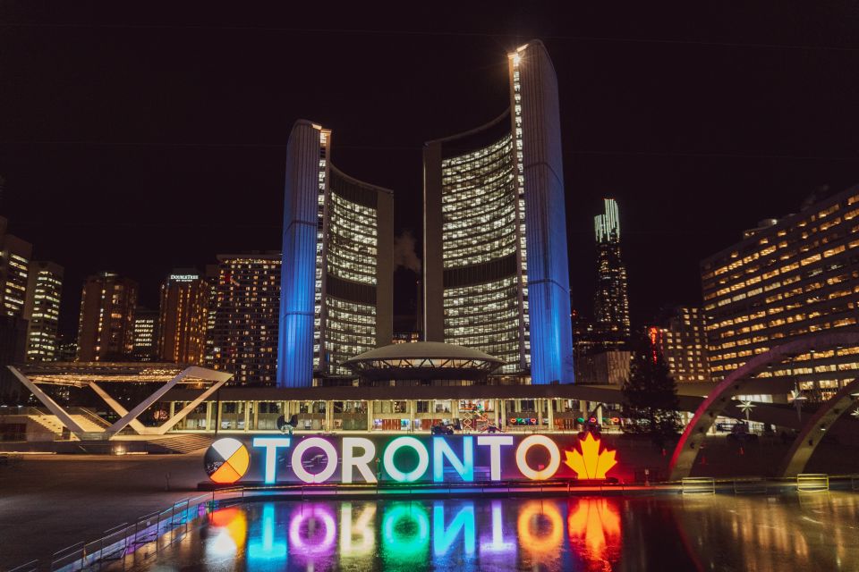 Toronto: Best of Toronto and Waterfront Self-Guided Tour - Multilingual Commentary