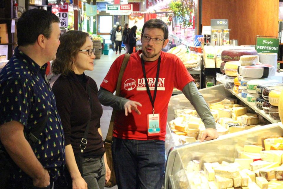 Toronto: Canadian Food Discovery at the St Lawrence Market - Private Group Tours