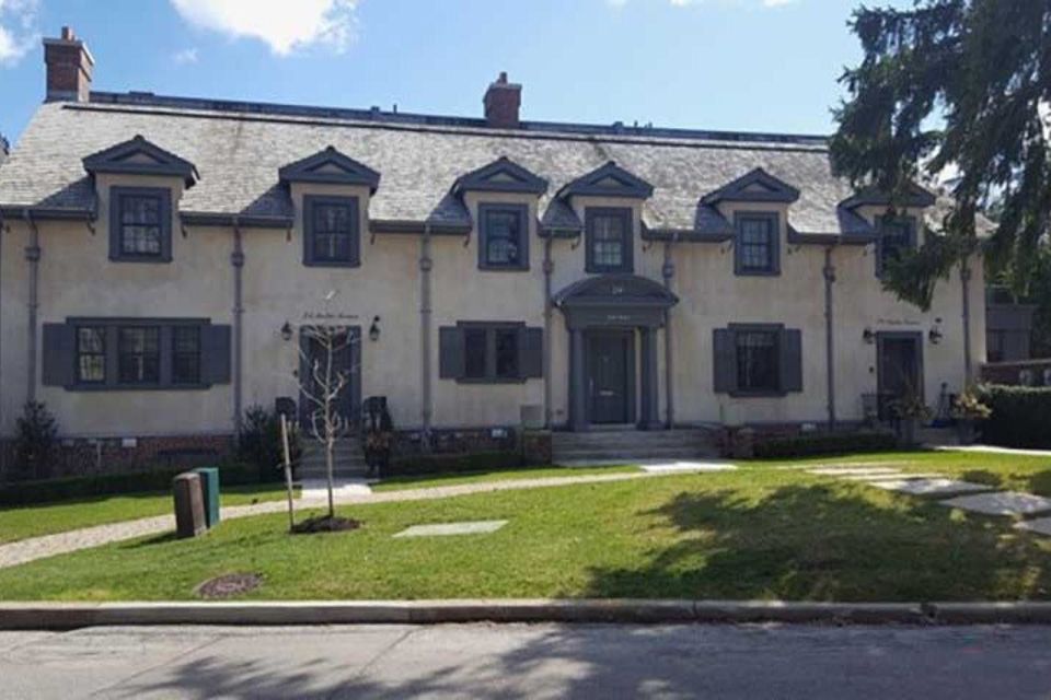 Toronto: Casa Lomas Stately Houses Mobile Audio Guide - Learn About Early Settlers and Hemingway