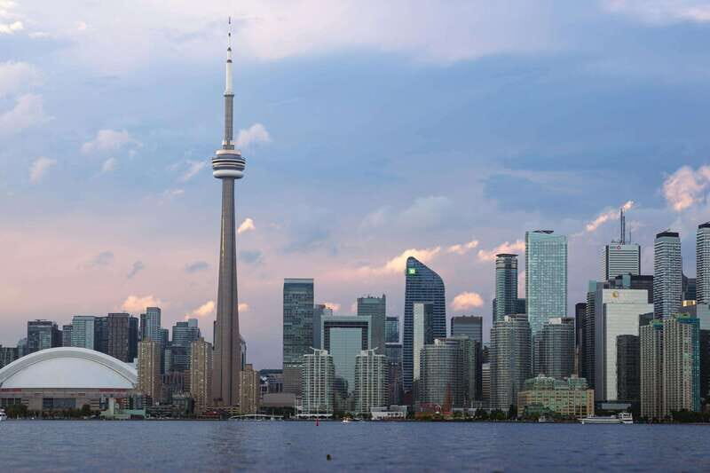 Toronto: Guided layover and stopover tour with transfers. - Key Points