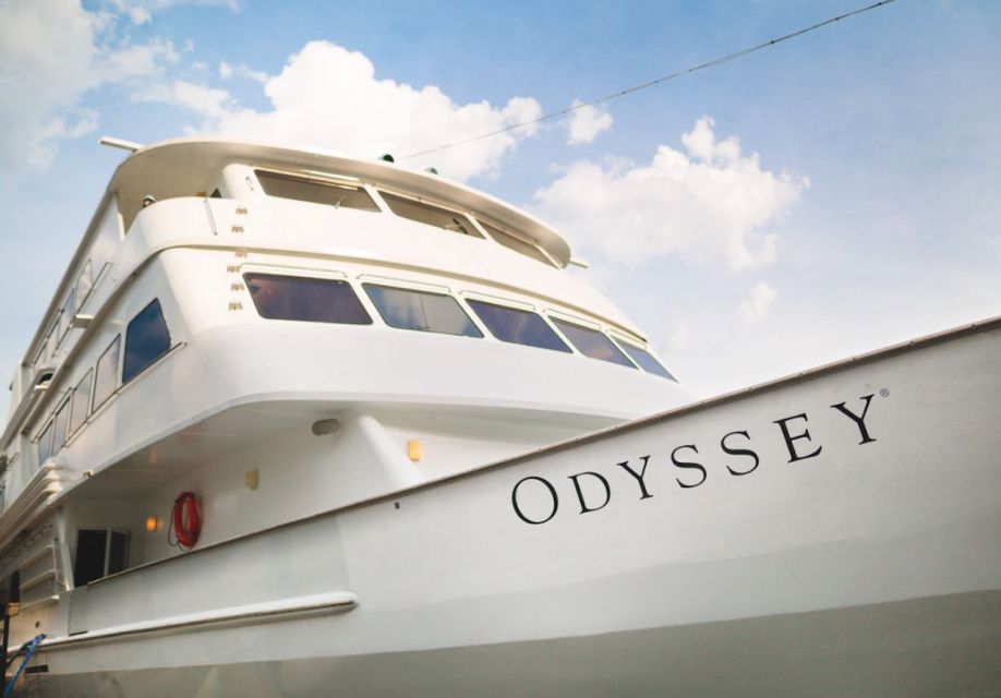 Toronto: Premium Harbor Cruise With Lunch, Brunch, or Dinner - Relax and Admire the Views