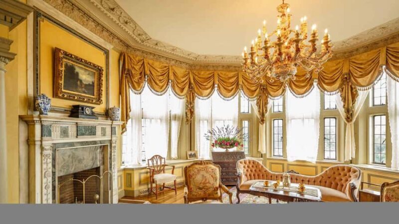 Toronto: TV & Movie Tour with University of Toronto Visit - A Deep Dive into the Toronto TV & Movie Tour