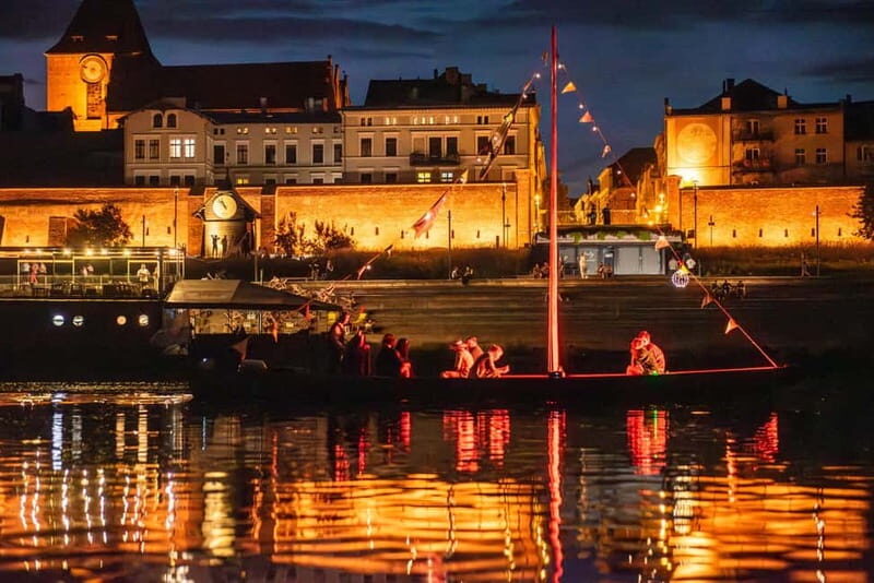 Toru: Toru at Night from a Boat on the Vistula - Key Points  
