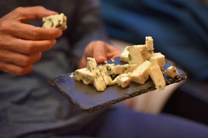 Toulouse: Cheese & Wine Tasting Workshop With a Cheesemaker - Cheesemakers Insights
