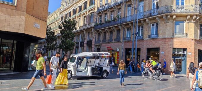 Toulouse: Electric Tuk-Tuk Tour With Photo Stops and Audio - Ideal for Families and Small Groups