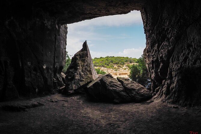 Tour Beach Portal Vells, Cave Portal Vells. - Who Will Love This Tour?