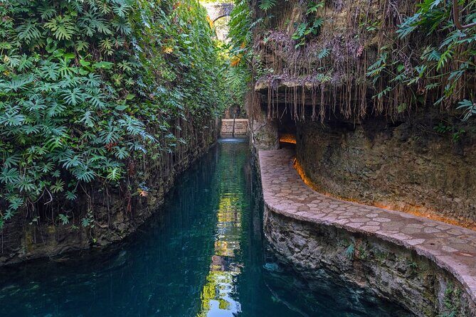 Tour Hacienda and Cenotes Mucuyché with Guided Tour in Oxkintok - Discovering Oxkintok: An Ancient Maya City