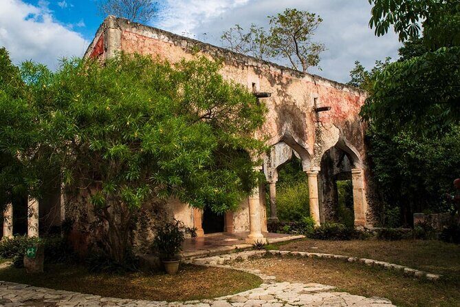 Tour Hacienda and Cenotes Mucuyché with Guided Tour in Oxkintok - FAQ