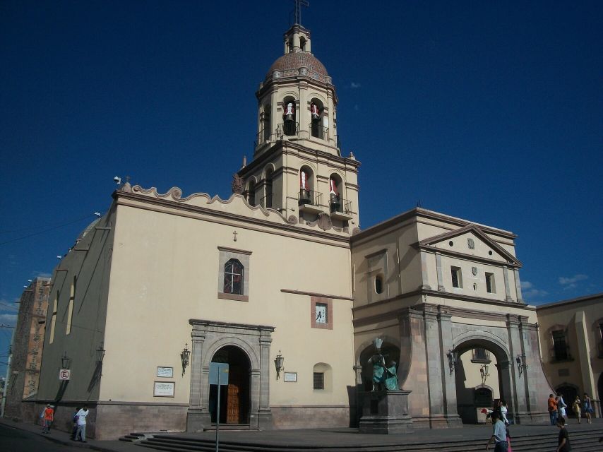 Tour & Hotel: Queretaro, Guanajuato & San Miguel De Allende - Santiago Apostol Parish and Plaza