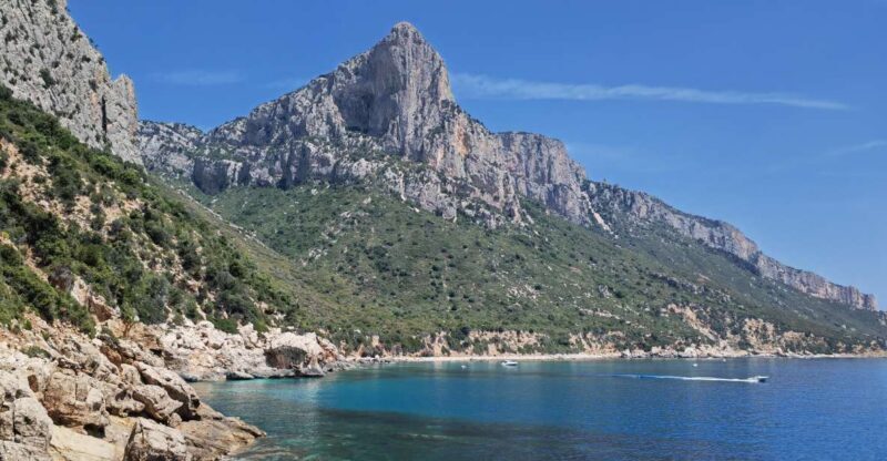 Tour in 4X4 nella Terra dei Centenari con Pranzo Tipico - An In-Depth Look at the Sardinian 4X4 Experience