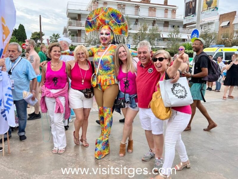 Tour in Sitges (Bcn): Night Culture, Tapas, and Beach - Indulging in the Tapas Experience