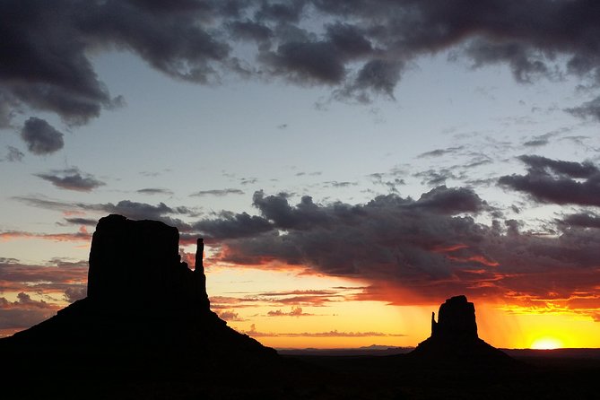 Tour Monument Valley With a Navajo Guide (3sngt 1.5hr) - Communication and Booking