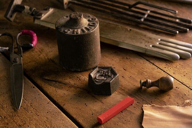 Tour Naples: Journey into the historical Neapolitan glove factory - Key Points