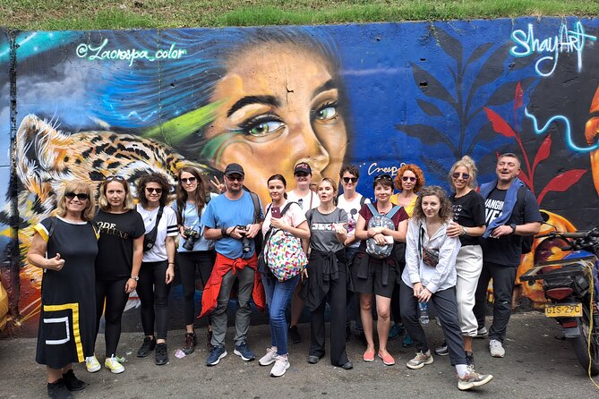 Tour of Comuna 13 and Metrocable La Aurora in Medellín - Exploring Comuna 13