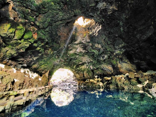 Tour of Jameos Del Agua Viewpoint and Valley of 1000 Palm Trees for Cruise Passengers - Key Points