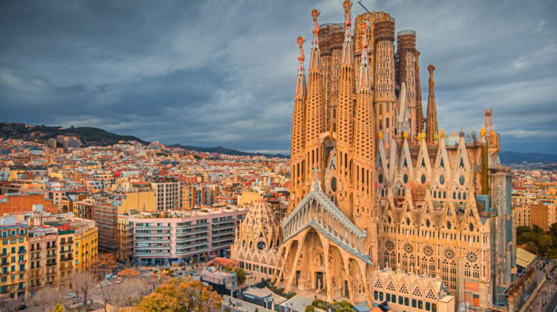 Tour of Stories and Legends Inside the Sagrada Familia - Key Points