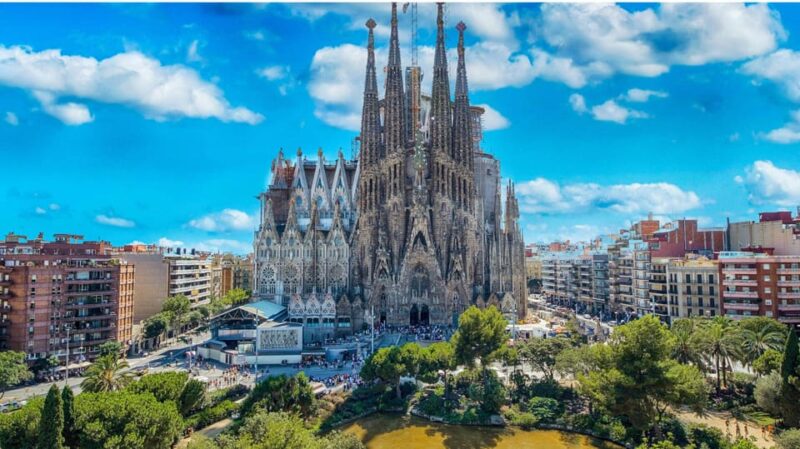 Tour of Stories and Legends Inside the Sagrada Familia - Encountering the Apse and Liturgical Center