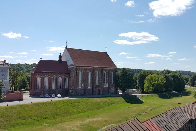 Tour Out of Vilnius: Paneriai Holocaust Park, Trakai, Kaunas - Traveler Feedback and Highlights