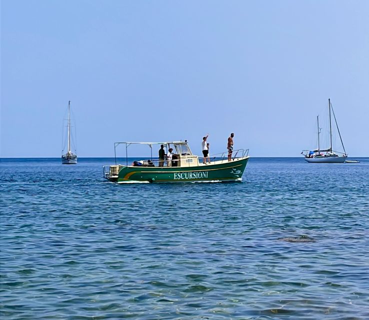 Tour Scilla by Boat - Admire Scilla From the Sea - Group Size and Language Offerings