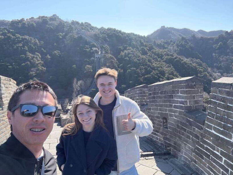 Tour the Great Wall with a Native - Exploring the Great Wall: A Closer Look at the Tour